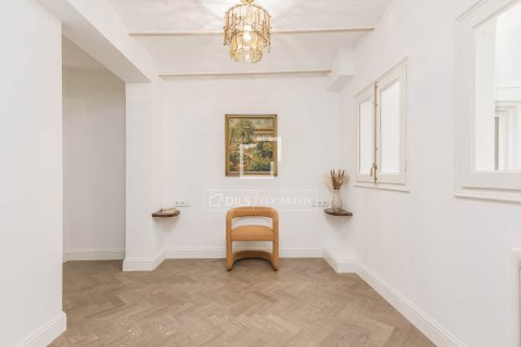Huoneisto myytävänä Barcelona, Espanja, 3 makuuhuonetta, 119 m2 No. 192776 - kuva 21