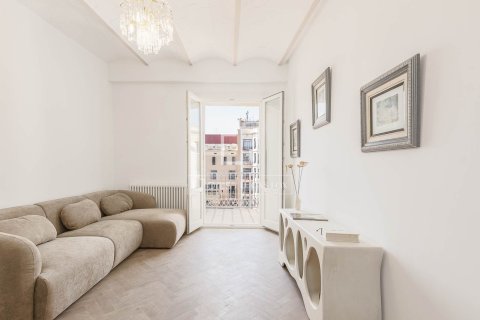 Huoneisto myytävänä Barcelona, Espanja, 3 makuuhuonetta, 119 m2 No. 192776 - kuva 3