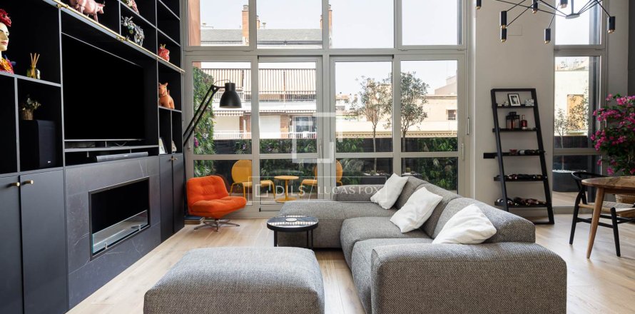 Kattohuoneisto Barcelona, Espanja 2 makuuhuonetta, 130 m2 No. 192773