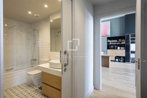 Kattohuoneisto myytävänä Barcelona, Espanja, 2 makuuhuonetta, 130 m2 No. 192773 - kuva 19