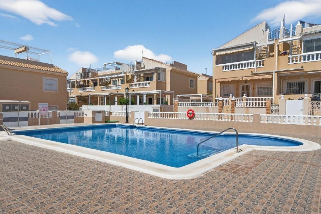 House in Torrevieja, Alicante, Spain 2 bedrooms, 79 sq.m. No. 168010