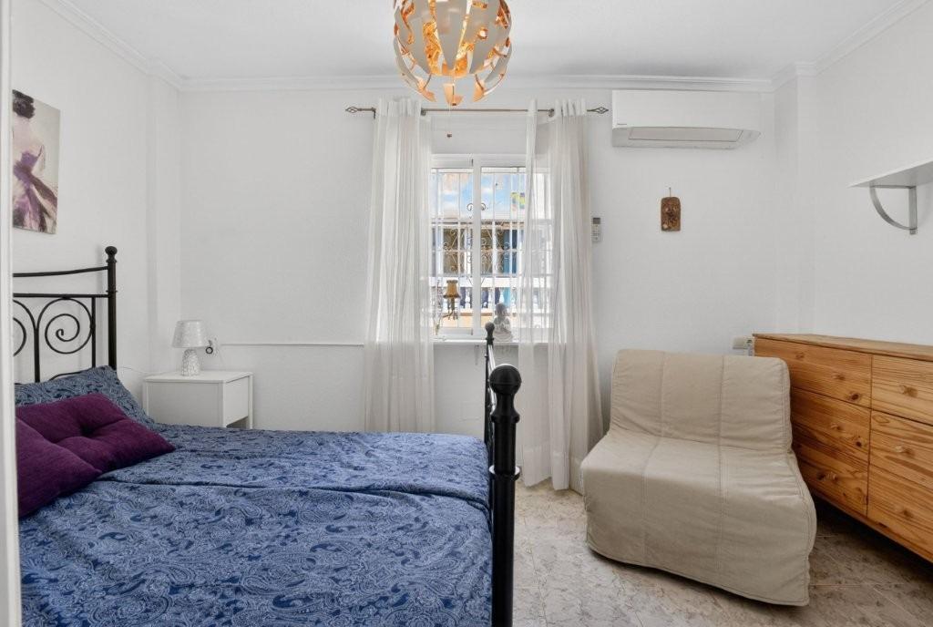House in Torrevieja, Alicante, Spain 2 bedrooms, 79 sq.m. No. 168010