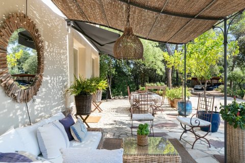 Продажа дома в Барселона, Испания 6 спален, №140776 - фото 1