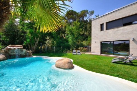 Māja pārdošanā Vallromanes, Barcelona, Spānijā 3 istabas, Nr. 140778 - attēls 2