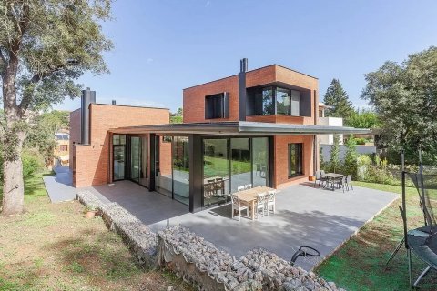 Продажа дома в Сан-Кугат-дель-Вальес, Барселона, Испания 5 спален,  №140772 - фото 1