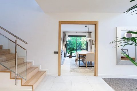 Сasa en venta en Sant Cugat del Vallès, Barcelona, España 5 dormitorios, No. 140773 - foto 16