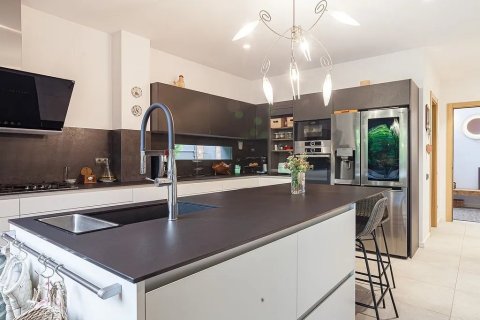 Сasa en venta en Sant Cugat del Vallès, Barcelona, España 5 dormitorios, No. 140773 - foto 9