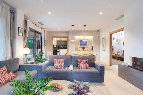 Сasa en venta en Sant Cugat del Vallès, Barcelona, España 5 dormitorios, No. 140773 - foto 4