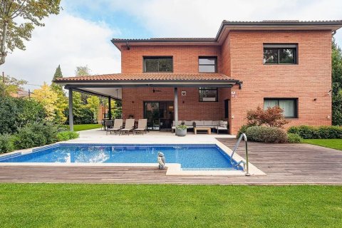 Сasa en venta en Sant Cugat del Vallès, Barcelona, España 5 dormitorios, No. 140773 - foto 1