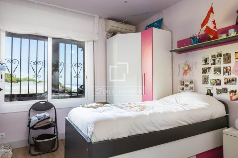 Villa for sale in Cabrils, Barcelona, Spain 6 bedrooms, 343 sq.m. No. 150394 - photo 17