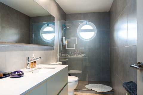 Villa for sale in Cabrils, Barcelona, Spain 6 bedrooms, 343 sq.m. No. 150394 - photo 20