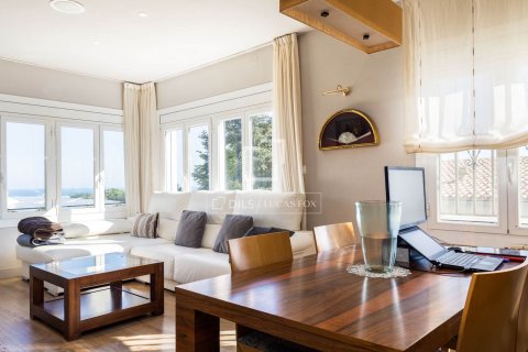 Villa for sale in Cabrils, Barcelona, Spain 6 bedrooms, 343 sq.m. No. 150394 - photo 11