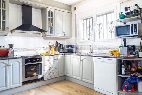 Villa for sale in Cabrils, Barcelona, Spain 6 bedrooms, 343 sq.m. No. 150394 - photo 9