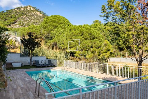 Villa for sale in Cabrils, Barcelona, Spain 6 bedrooms, 343 sq.m. No. 150394 - photo 6