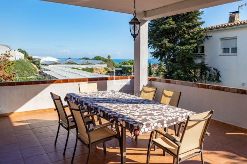 Villa for sale in Cabrils, Barcelona, Spain 6 bedrooms, 343 sq.m. No. 150394 - photo 3