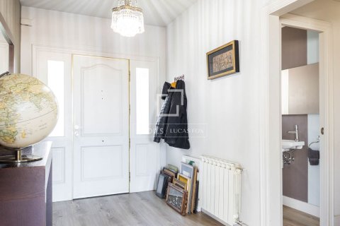 Villa for sale in Cabrils, Barcelona, Spain 6 bedrooms, 343 sq.m. No. 150394 - photo 8