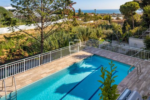 Villa for sale in Cabrils, Barcelona, Spain 6 bedrooms, 343 sq.m. No. 150394 - photo 2