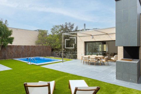 Villa for sale in Alella, Barcelona, Spain 4 bedrooms, 332 sq.m. No. 150391 - photo 2