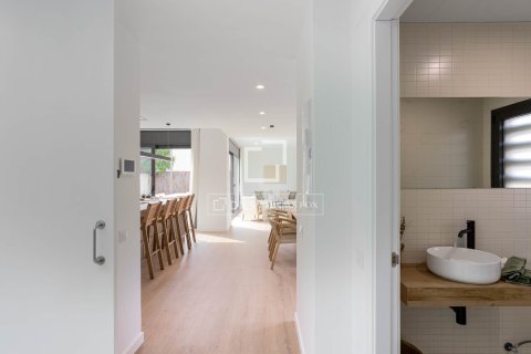 Villa for sale in Alella, Barcelona, Spain 4 bedrooms, 332 sq.m. No. 150391 - photo 9