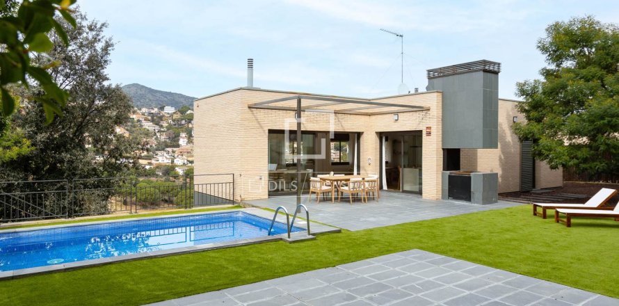 Villa in Alella, Barcelona, Spain 4 bedrooms, 332 sq.m. No. 150391