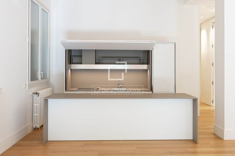 Apartment for sale in Barcelona, Spain 3 bedrooms, 232 sq.m. No. 150926 - photo 8