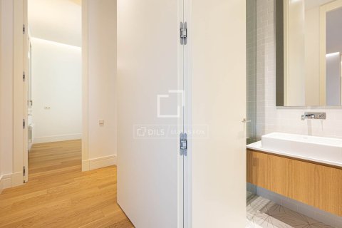 Apartment for sale in Barcelona, Spain 3 bedrooms, 232 sq.m. No. 150926 - photo 18