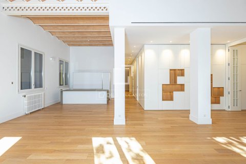 Apartment for sale in Barcelona, Spain 3 bedrooms, 232 sq.m. No. 150926 - photo 3