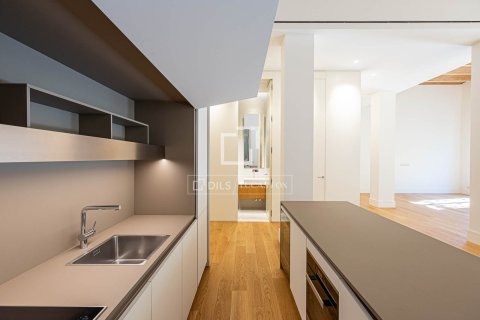 Apartment for sale in Barcelona, Spain 3 bedrooms, 232 sq.m. No. 150926 - photo 11