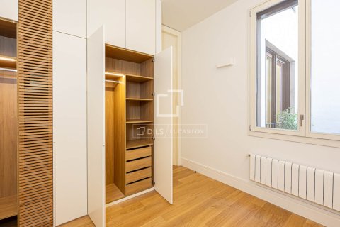 Apartment for sale in Barcelona, Spain 3 bedrooms, 232 sq.m. No. 150926 - photo 22