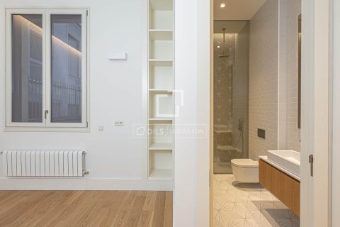 Apartment for sale in Barcelona, Spain 3 bedrooms, 232 sq.m. No. 150926 - photo 24