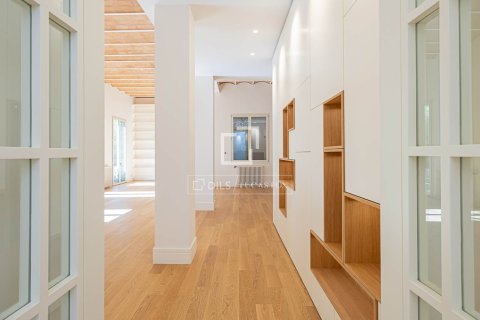 Apartment for sale in Barcelona, Spain 3 bedrooms, 232 sq.m. No. 150926 - photo 28