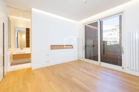 Apartment for sale in Barcelona, Spain 3 bedrooms, 232 sq.m. No. 150926 - photo 14