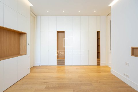 Apartment for sale in Barcelona, Spain 3 bedrooms, 232 sq.m. No. 150926 - photo 15