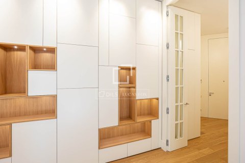 Apartment for sale in Barcelona, Spain 3 bedrooms, 232 sq.m. No. 150926 - photo 17