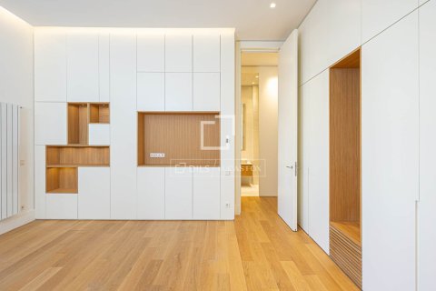 Apartment for sale in Barcelona, Spain 3 bedrooms, 232 sq.m. No. 150926 - photo 16