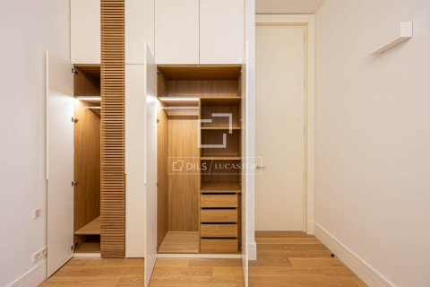 Apartment for sale in Barcelona, Spain 3 bedrooms, 232 sq.m. No. 150926 - photo 21