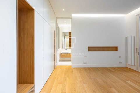 Apartment for sale in Barcelona, Spain 3 bedrooms, 232 sq.m. No. 150926 - photo 13