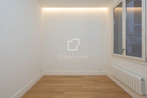 Apartment for sale in Barcelona, Spain 3 bedrooms, 232 sq.m. No. 150926 - photo 25