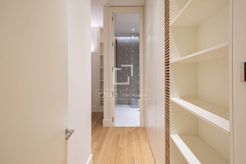 Apartment for sale in Barcelona, Spain 3 bedrooms, 232 sq.m. No. 150926 - photo 23