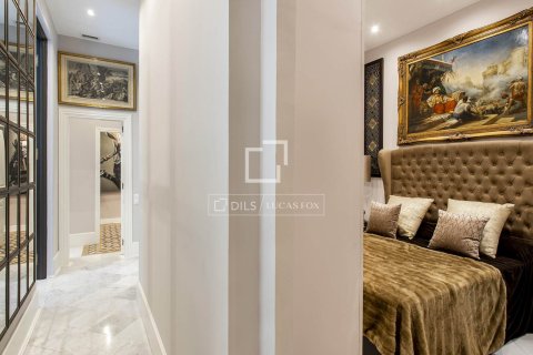 Apartament w Barcelona, Hiszpania 3 sypialnie, 164 mkw. nr 150923 – zdjęcie 25