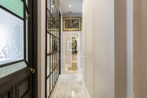 Apartament w Barcelona, Hiszpania 3 sypialnie, 164 mkw. nr 150923 – zdjęcie 26