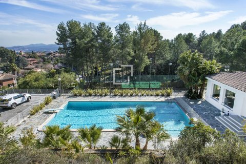 Villa zum Verkauf in Bellaterra, Barcelona, Spanien 5 Schlafzimmer, 322 m2 Nr. 150928 - Foto 1