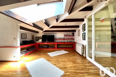 Dom w Corbera de Llobregat, Barcelona, Hiszpania 5 sypialni, 540 mkw. nr 153480 – zdjęcie 23