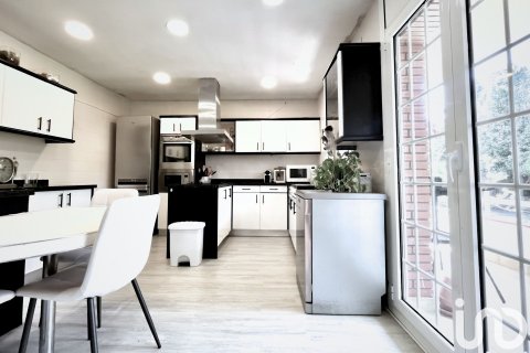 Dom w Corbera de Llobregat, Barcelona, Hiszpania 5 sypialni, 540 mkw. nr 153480 – zdjęcie 17