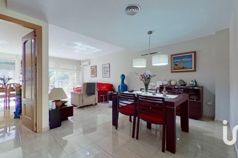 Kamienica w El Vendrell, Tarragona, Hiszpania 4 sypialnie, 262 mkw. nr 153477 – zdjęcie 3