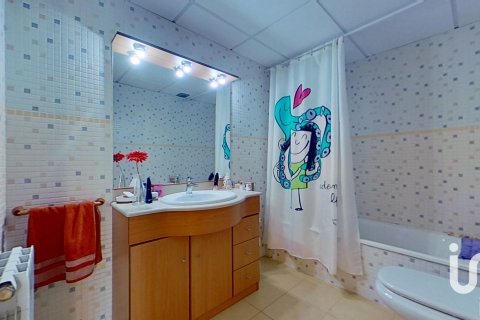 Kamienica w El Vendrell, Tarragona, Hiszpania 4 sypialnie, 262 mkw. nr 153477 – zdjęcie 21