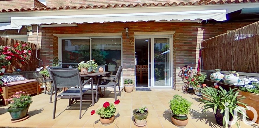 Kamienica w El Vendrell, Tarragona, Hiszpania 4 sypialnie, 262 mkw. nr 153477