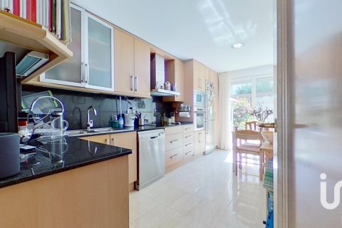 Kamienica w El Vendrell, Tarragona, Hiszpania 4 sypialnie, 262 mkw. nr 153477 – zdjęcie 7