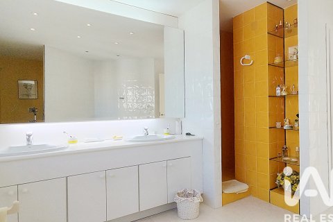 Dom w Torredembarra, Tarragona, Hiszpania 6 sypialni, 652 mkw. nr 152335 – zdjęcie 23