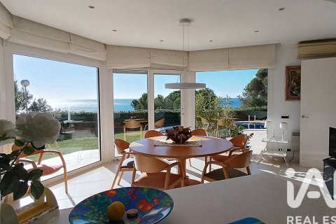 Dom w Torredembarra, Tarragona, Hiszpania 6 sypialni, 652 mkw. nr 152335 – zdjęcie 12